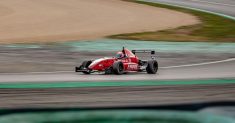 Karim Sartori con la sua Formula Renault a Le Mans nel Campionato Francese Endurance Karim Sartori con la sua Formula Renault a Le Mans nel Campionato Francese Endurance