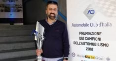 Massimiliano Amicarella premiato da Aci Sport per la vittoria nella classe 2000 della Racing Start nel TIVM Nord Massimiliano Amicarella premiato da Aci Sport per la vittoria nella classe 2000 della Racing Start nel TIVM Nord