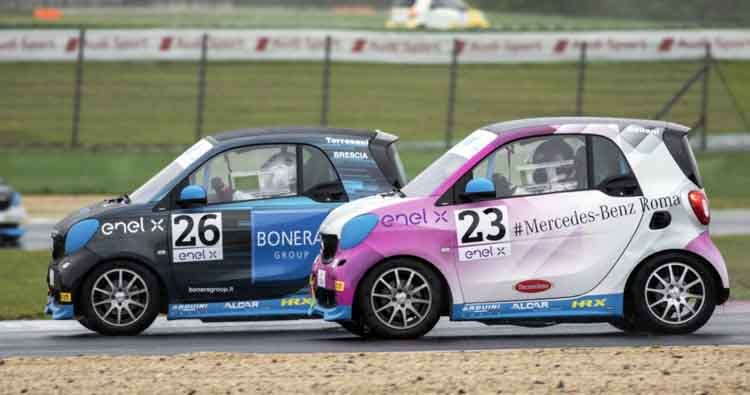 HP SPORT sulla pista di Adria per tornare leader nella Smart E-cup con i piloti Silvia Sellani (Lady Cup) e Nino Cannavò HP SPORT sulla pista di Adria per tornare leader nella Smart E-cup con i piloti Silvia Sellani (Lady Cup) e Nino Cannavò