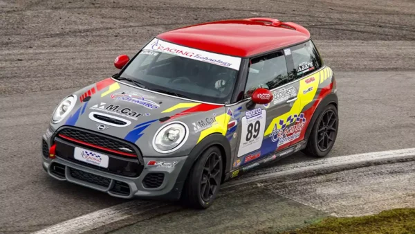 Nella foto, la Mini di Mattia Abate