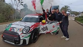 Nella foto, la festa per Alberto Cioffi