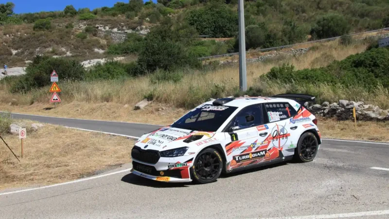 Un equipaggio impegnato in un Rally su asfalto_Foto Lello Abate.jpg