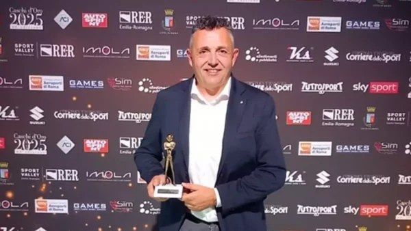 Merli premiato con la mitica statuetta dei Caschi d’Oro