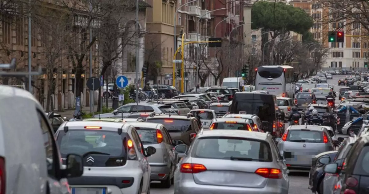 Parco auto italiano sempre più anziano tra crisi e caro carburante