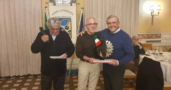 Premiazioni e convivialità alla cena sociale del Valdelsa Classic Motor Club