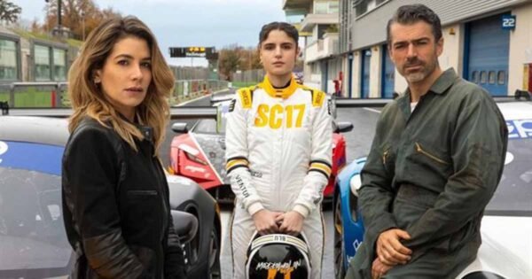 Partenza di gara nella serie fiction Motorvalley su Netflix