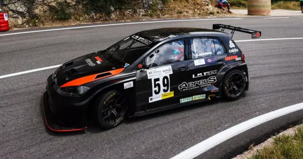 Titolo E1 Giuseppe Aragona campione Supersalita 2025 su Volkswagen Golf 7